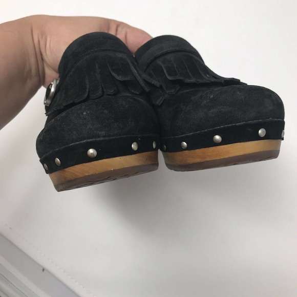 UGG Women 6 Gweneth Platform Mules Clogs Black Suede Fringe - Picture 6 of 9